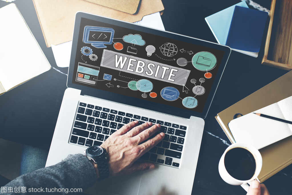 筆記本電腦與網站 網頁設計的雙重視角